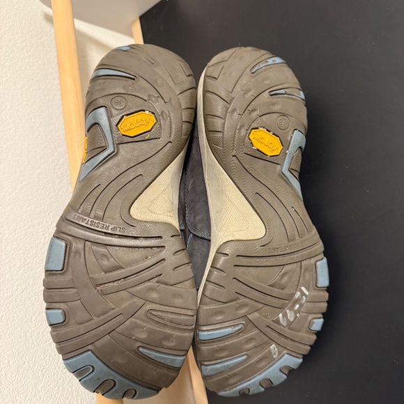 Men’s/boys shoes waterproof - Picture 6 of 6